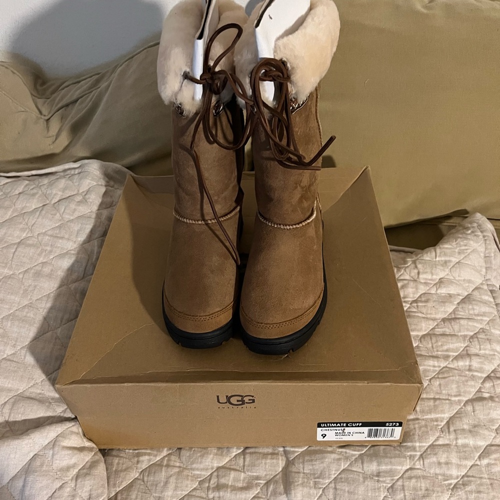 UGG Ultimate Cuff Size 9 New in Box